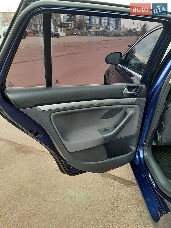 Універсал Volkswagen Golf 2009 в Харкові