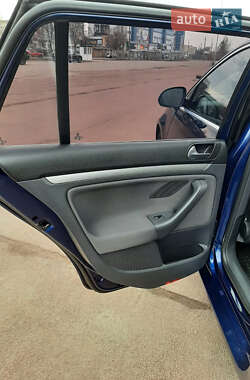 Універсал Volkswagen Golf 2009 в 