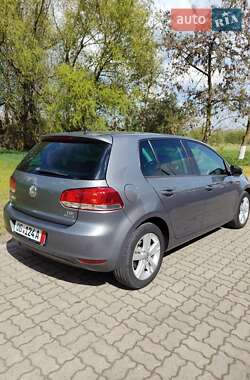 Хетчбек Volkswagen Golf 2012 в 