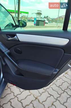 Хетчбек Volkswagen Golf 2012 в 