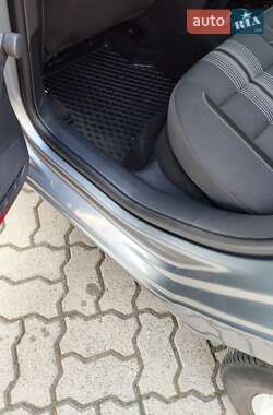 Хетчбек Volkswagen Golf 2012 в 