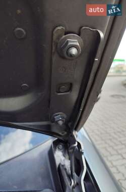 Хетчбек Volkswagen Golf 2012 в 