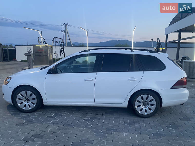 Универсал Volkswagen Golf 2010 в Хусте