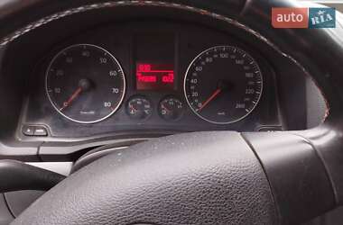 Хетчбек Volkswagen Golf 2006 в 