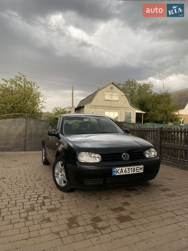 Хетчбек Volkswagen Golf 2002 в 