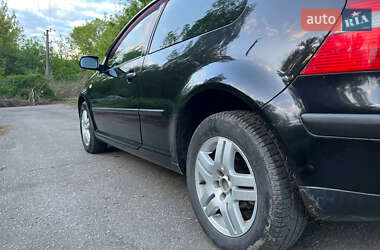 Хетчбек Volkswagen Golf 2002 в 