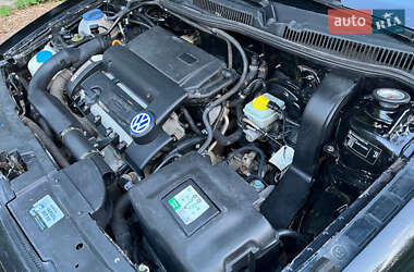 Хетчбек Volkswagen Golf 2002 в 