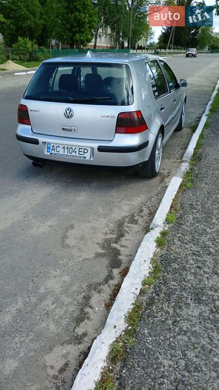 Хэтчбек Volkswagen Golf 2002 в Луцке