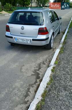Хэтчбек Volkswagen Golf 2002 в 