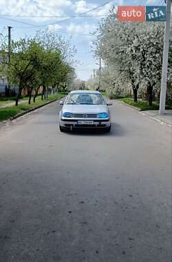 Хэтчбек Volkswagen Golf 2002 в 