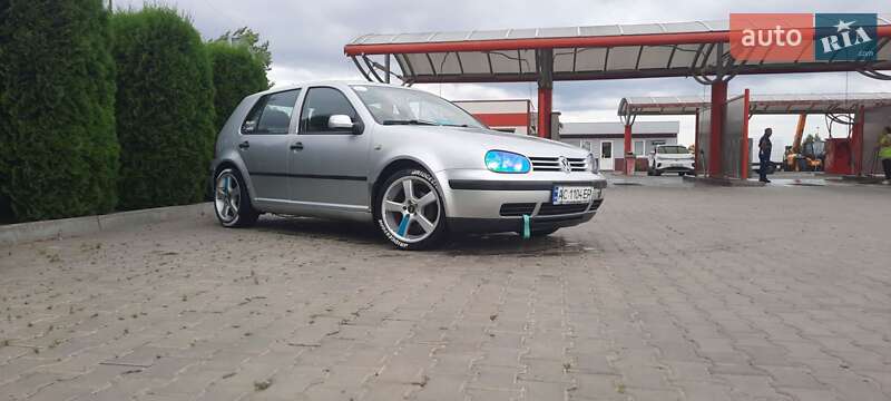 Хэтчбек Volkswagen Golf 2002 в Луцке