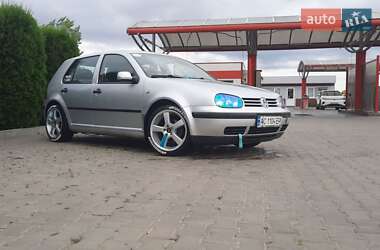 Хэтчбек Volkswagen Golf 2002 в 