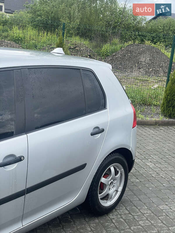 Хэтчбек Volkswagen Golf 2005 в Надворной