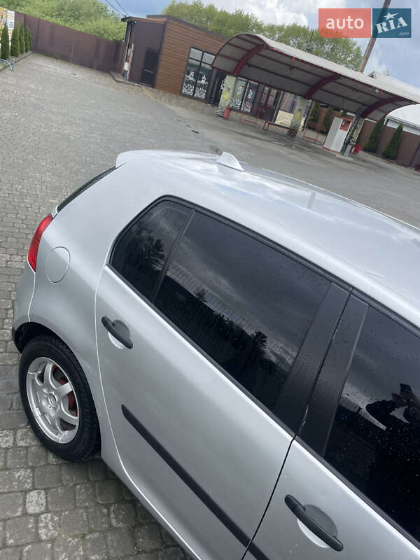 Хэтчбек Volkswagen Golf 2005 в Надворной