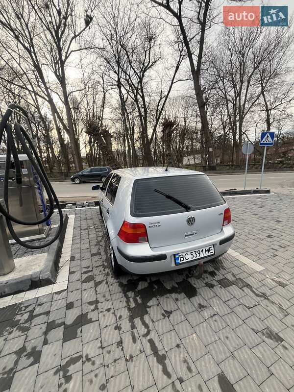 Хэтчбек Volkswagen Golf 2000 в Самборе