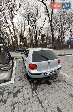 Хэтчбек Volkswagen Golf 2000 в 