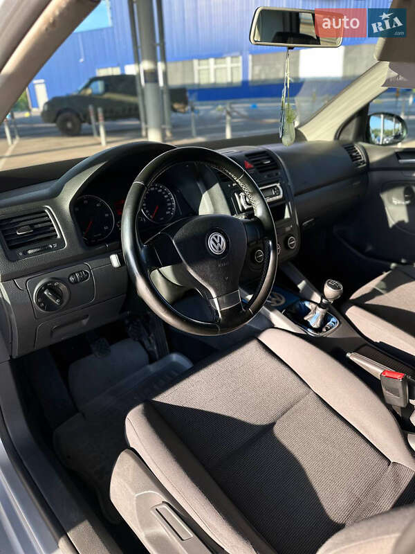 Хетчбек Volkswagen Golf 2008 в Запоріжжі