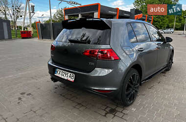 Хетчбек Volkswagen Golf 2015 в 