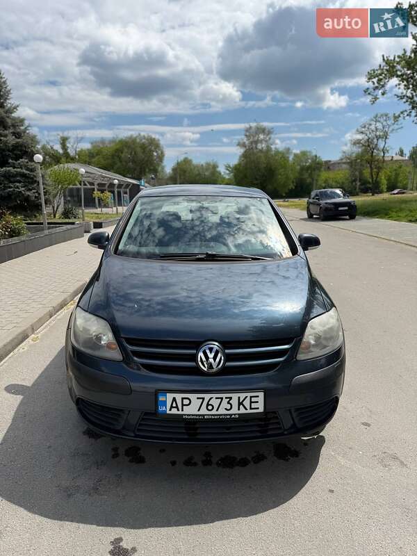 Хетчбек Volkswagen Golf 2005 в Запоріжжі