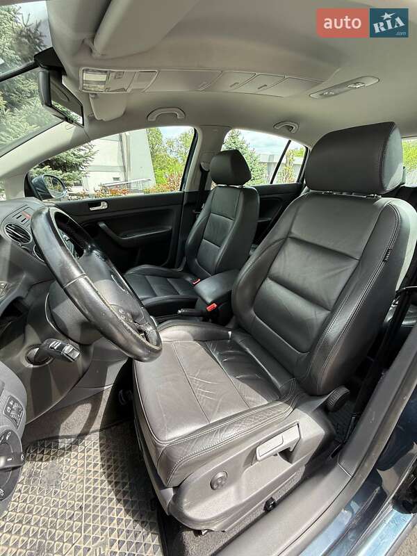 Хетчбек Volkswagen Golf 2005 в Запоріжжі