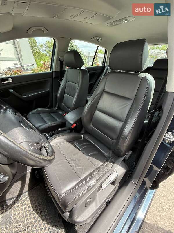Хетчбек Volkswagen Golf 2005 в Запоріжжі