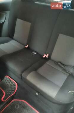 Хэтчбек Volkswagen Golf 2003 в Верхнем Водяном