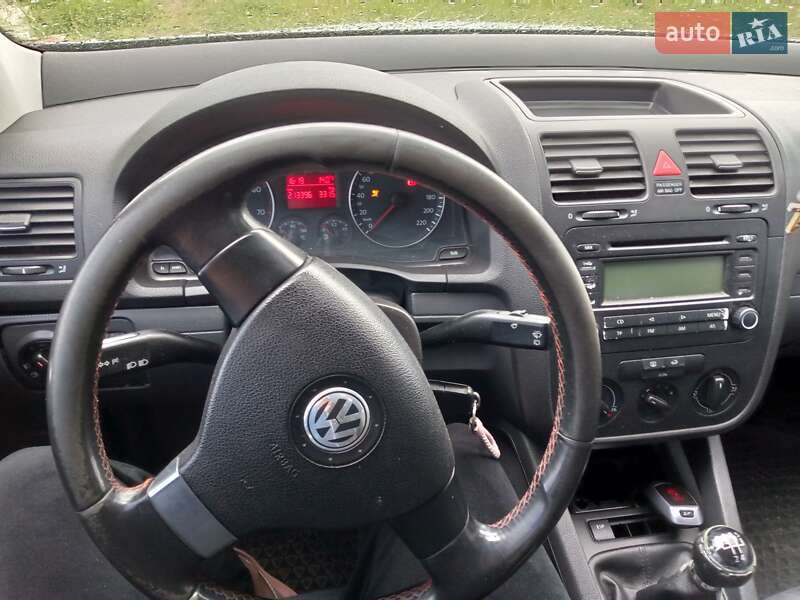 Хэтчбек Volkswagen Golf 2004 в Шептицькому