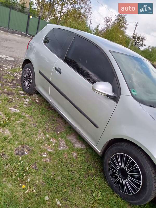 Хэтчбек Volkswagen Golf 2004 в Шептицькому