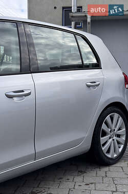 Хэтчбек Volkswagen Golf 2013 в 