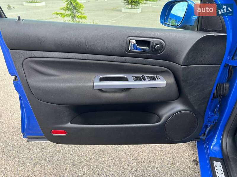 Хэтчбек Volkswagen Golf 2003 в Одессе