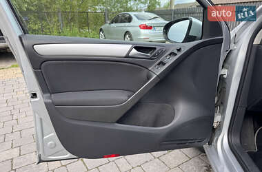 Хэтчбек Volkswagen Golf 2013 в 