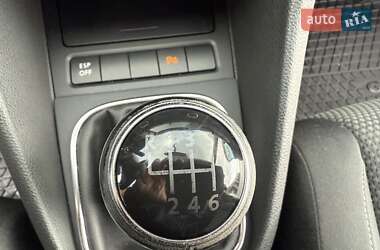 Хэтчбек Volkswagen Golf 2010 в 
