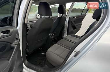 Хэтчбек Volkswagen Golf 2010 в 