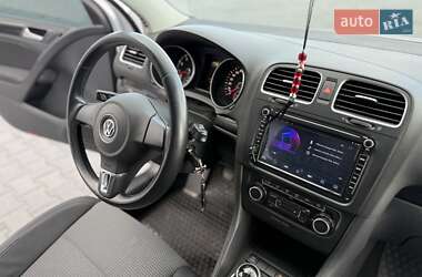 Хэтчбек Volkswagen Golf 2010 в 