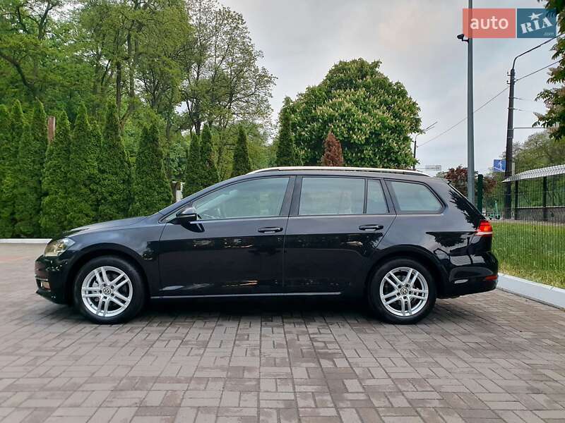 Універсал Volkswagen Golf 2020 в Києві