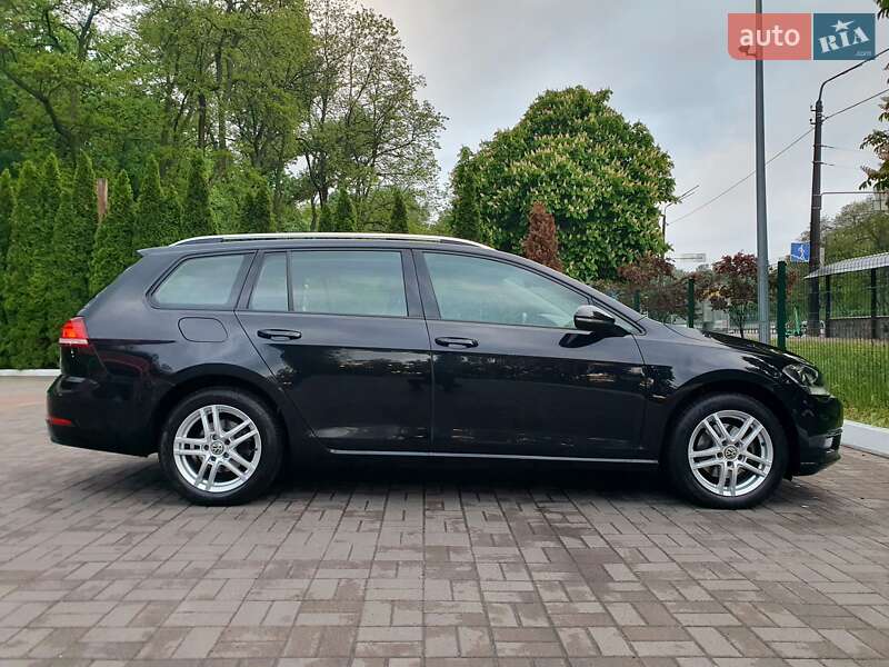 Універсал Volkswagen Golf 2020 в Києві