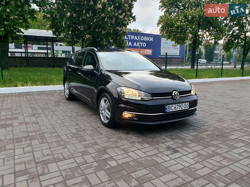 Універсал Volkswagen Golf 2020 в Києві