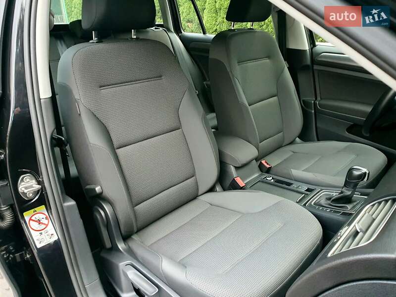 Універсал Volkswagen Golf 2020 в Києві