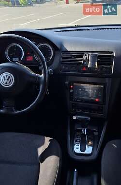 Хэтчбек Volkswagen Golf 2003 в 