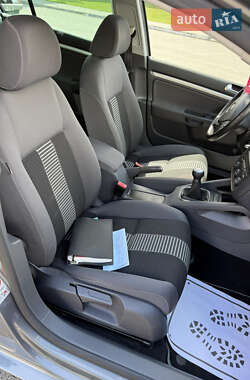 Хэтчбек Volkswagen Golf 2008 в 