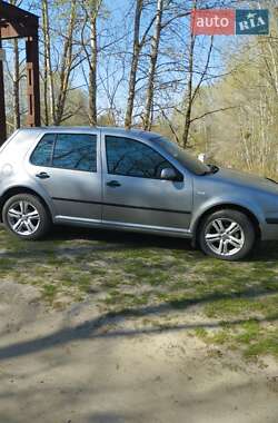 Хэтчбек Volkswagen Golf 2004 в 