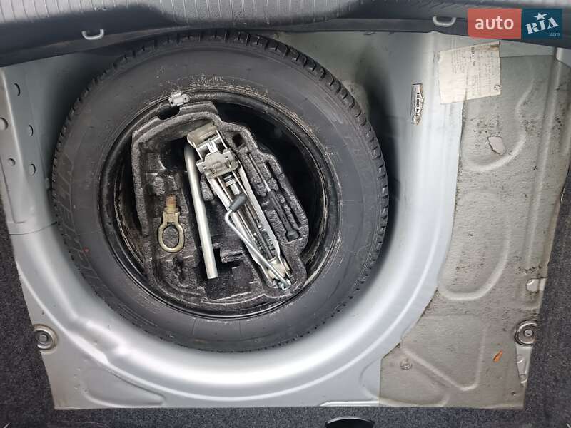 Хетчбек Volkswagen Golf 2003 в Харкові
