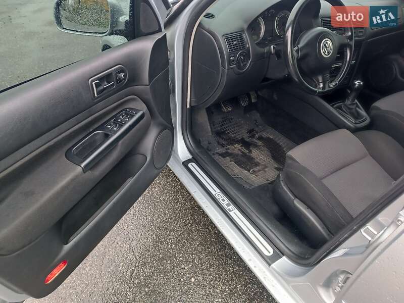 Хетчбек Volkswagen Golf 2003 в Харкові