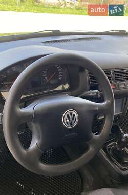 Хетчбек Volkswagen Golf 2001 в 