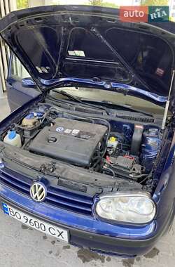 Хетчбек Volkswagen Golf 2001 в 