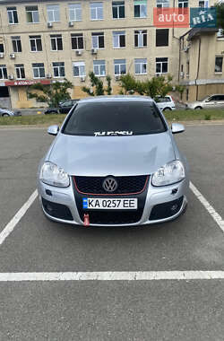 Хетчбек Volkswagen Golf 2004 в Києві