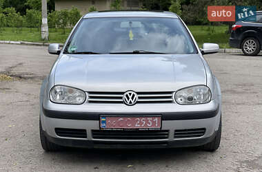 Хэтчбек Volkswagen Golf 2000 в 