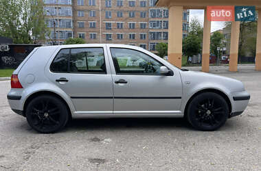 Хэтчбек Volkswagen Golf 2000 в 
