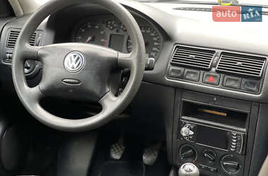 Хэтчбек Volkswagen Golf 2000 в 