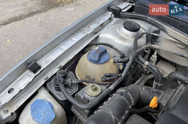 Хэтчбек Volkswagen Golf 2000 в 
